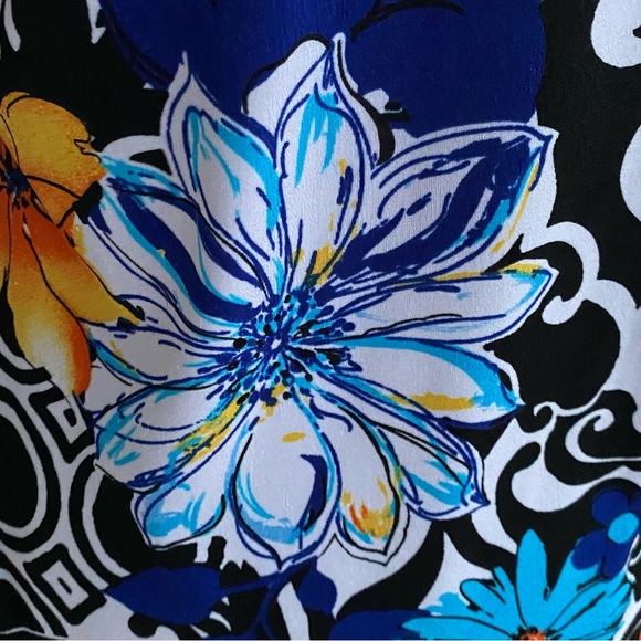 Chico’s 3/4 Sleeve Floral V Neck Top - Picture 12 of 16